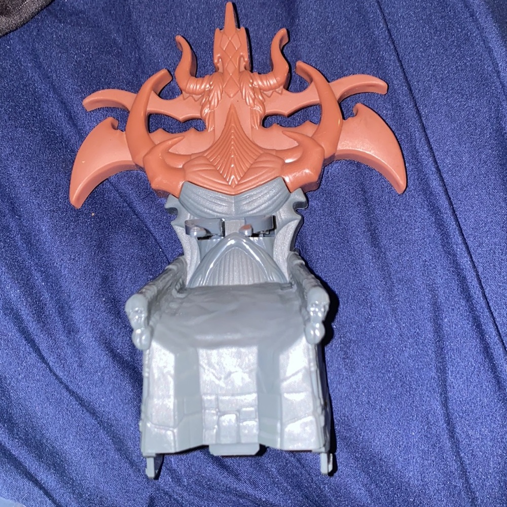 Masters of the Universe He-Man and Masters of the Universe Snake Attack Fortress - Picture 3 of 9